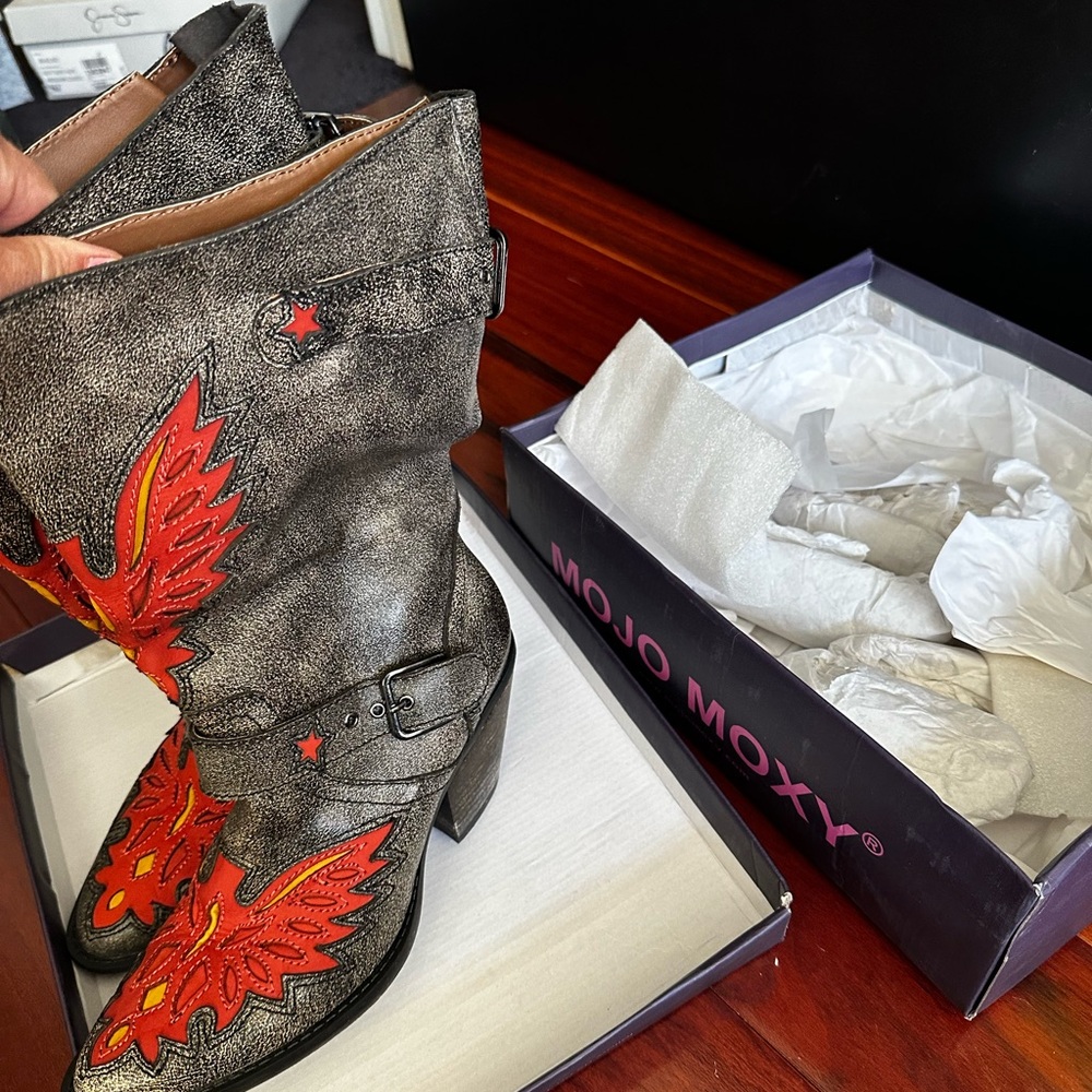 Mojo Moxy Women's Fiery Red and Charcoal Heeled Boots